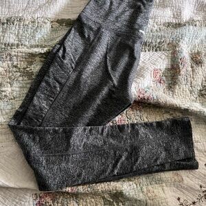 Gray Aerie Leggings M